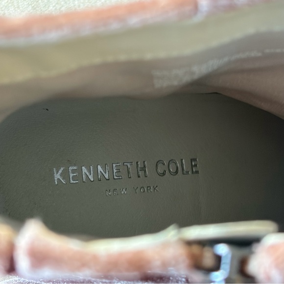 Kenneth Cole Size 9.5 Renna Pink Velvet Ankle Boots with White Floral Embroidery - Picture 9 of 12